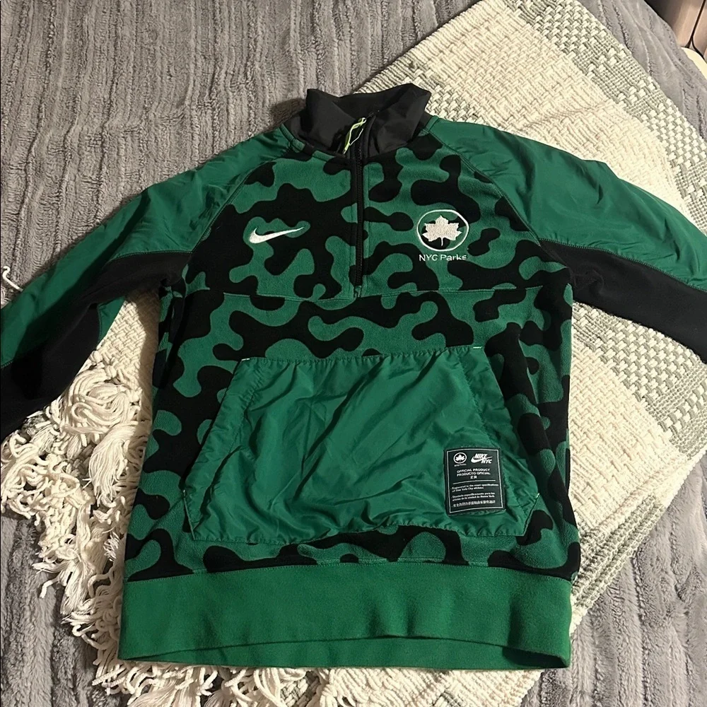 Men’s NYC Parks Nike Green and Black quarter zip